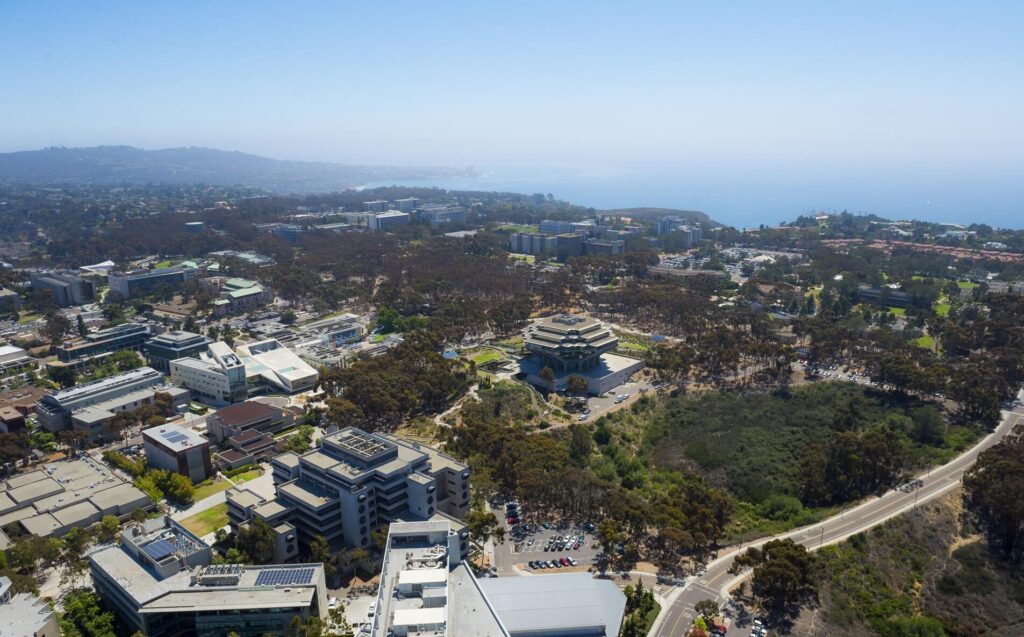 学术诚信学校图片：加州大学圣地亚哥分校风景头图片